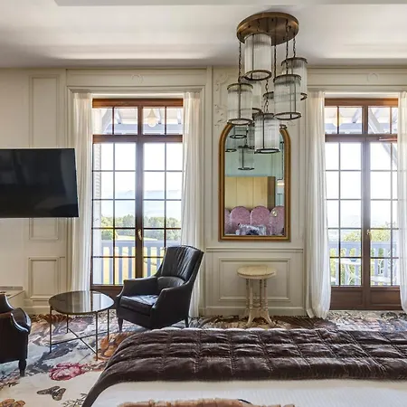 Chateau Des Avenieres 호텔 4*