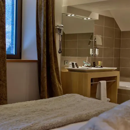 Hotel Chateau Des Avenieres 4*