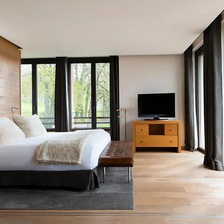 Chateau Des Avenieres 4* Cruseilles