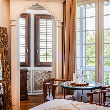 Chateau Des Avenieres 4*